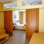 Coloma Apartments Pefkos
